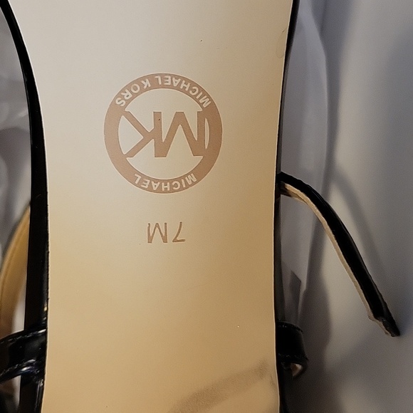 Like new michael kors black heels - Picture 4 of 5